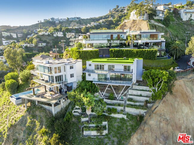 Foto del edificio - 8400 Franklin Ave
