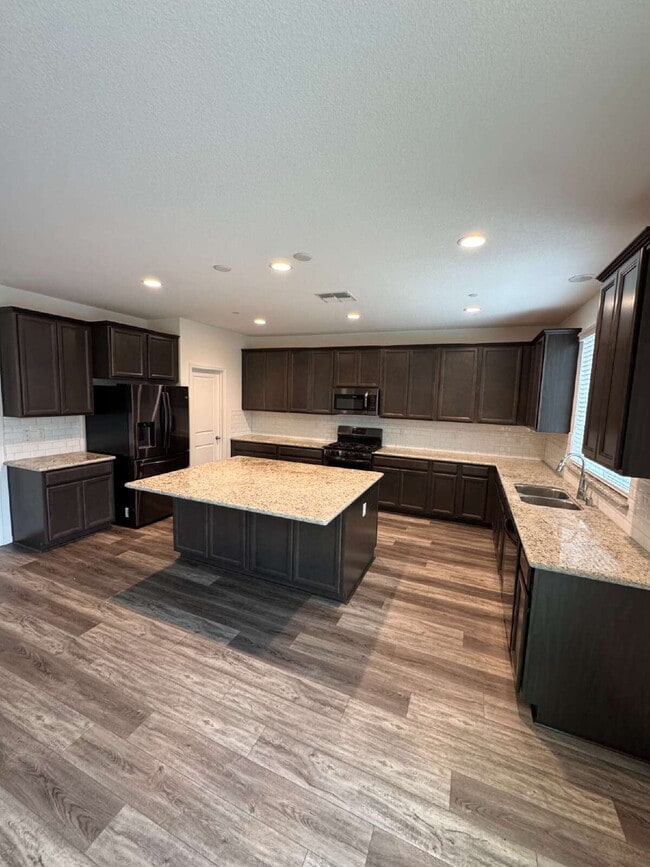 Foto del edificio - Move In Special!  The Home That Stands Alone — Literally