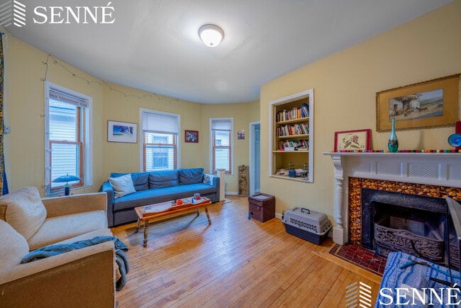 Building Photo - 134 Elm St