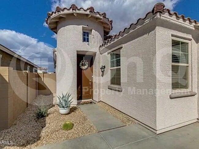 Foto del edificio - 2922 E Wayland Dr