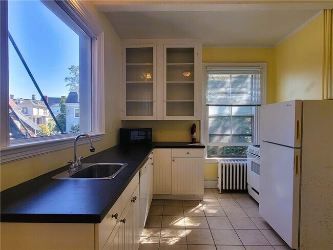 Building Photo - 106 Touro St