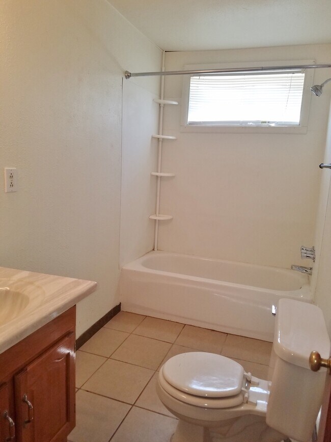 Foto del edificio - 2300 E 13th St