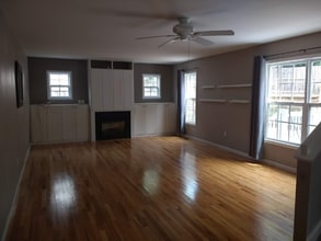 Building Photo - 14 Grove Garden Ave