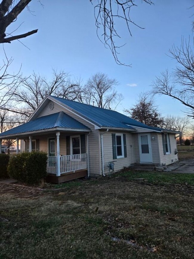Building Photo - 2 Bedroom 2 Bathroom House For Rent in Farber, MO