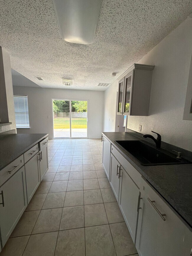 Foto del edificio - 804 Creekside Dr