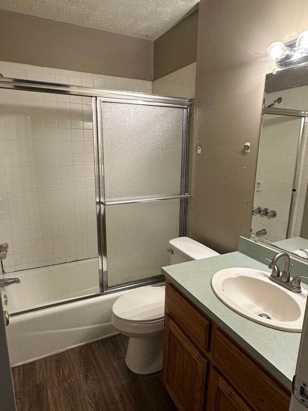 Three bedroom home in 30506! - Three bedroom home in 30506!