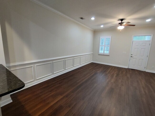 Foto del edificio - Beautiful 2 Bedroom Townhome in Market Common – Prime Location Near the Beach!