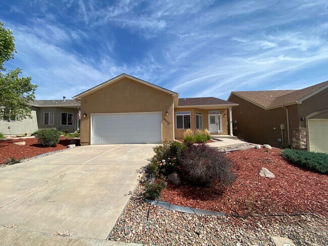 Building Photo - 5 Bedroom/ 3 Bath Home