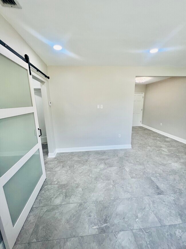 Foto del edificio - 2361 SW 27th St
