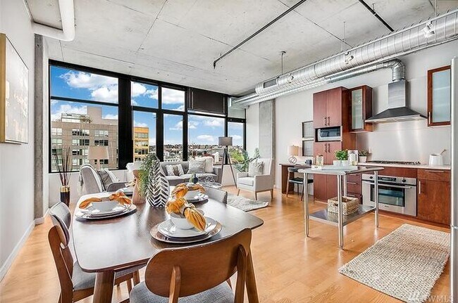 Building Photo - 2720 3rd Ave