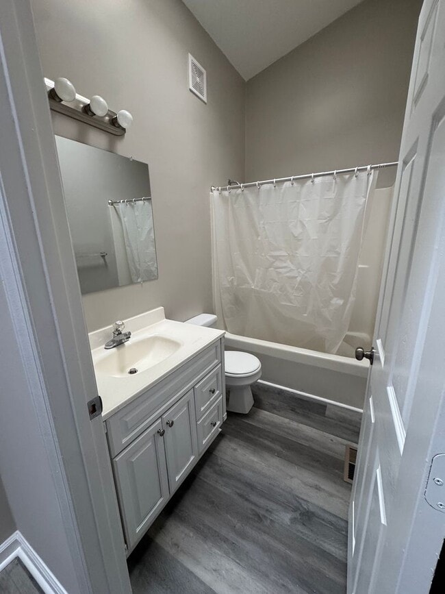 Foto del edificio - 2 Bedroom Townhouse in Sparger Springs Community off Hillsborough Road, Durham NC