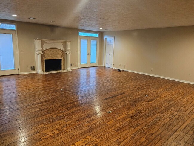 Foto del edificio - ****JUST REDUCED****1725 Pineview Circle M...