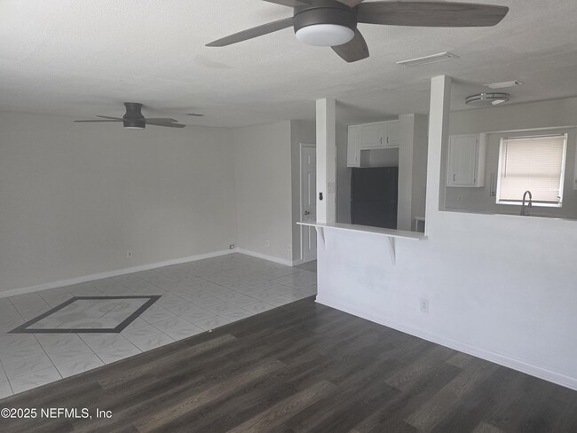 Foto del edificio - 3139 Searchwood Dr