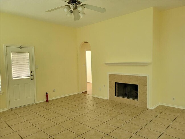 Foto del edificio - 6919 Pheasant Oak Dr