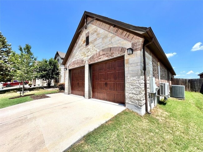 Building Photo - 7001 Etna Way
