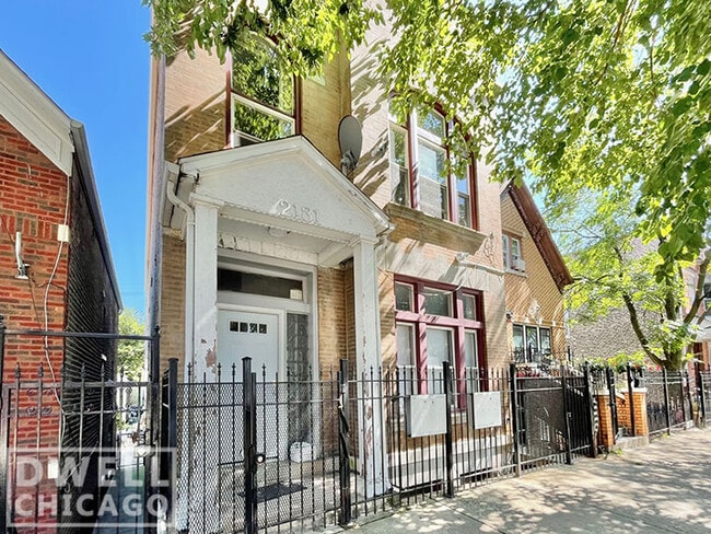 Building Photo - 2133 S Fairfield Ave