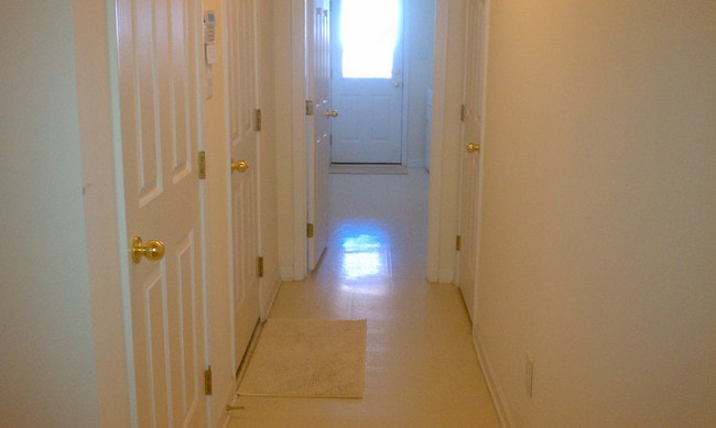 Building Photo - 9763 Mallard Glen Dr