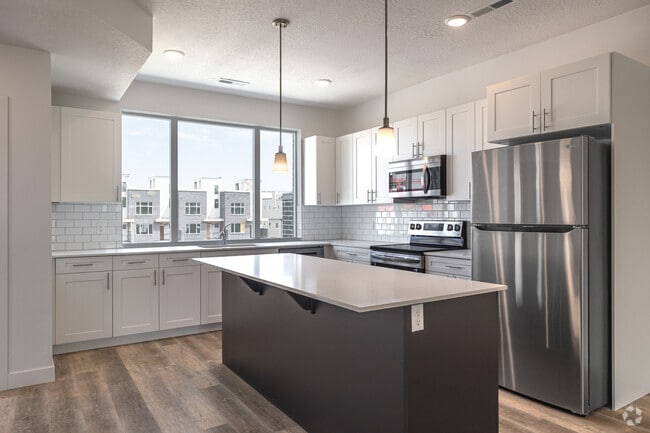 Building Photo - Erin Hills Estates