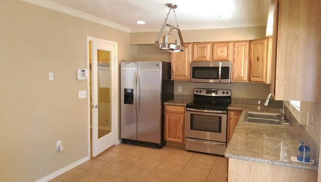 Photo - 303 W Scott Ave House