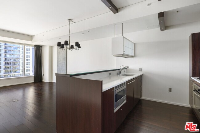 Foto del edificio - 1155 S Grand Ave