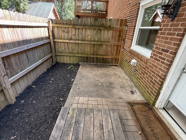 Building Photo - 327 Braehead Dr