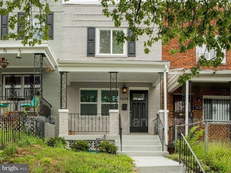 Photo - 1635 Lang Pl NE