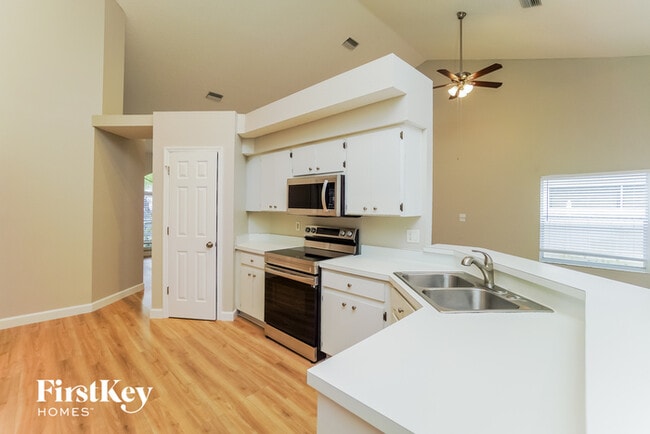 Building Photo - 9312 Pontiac Dr