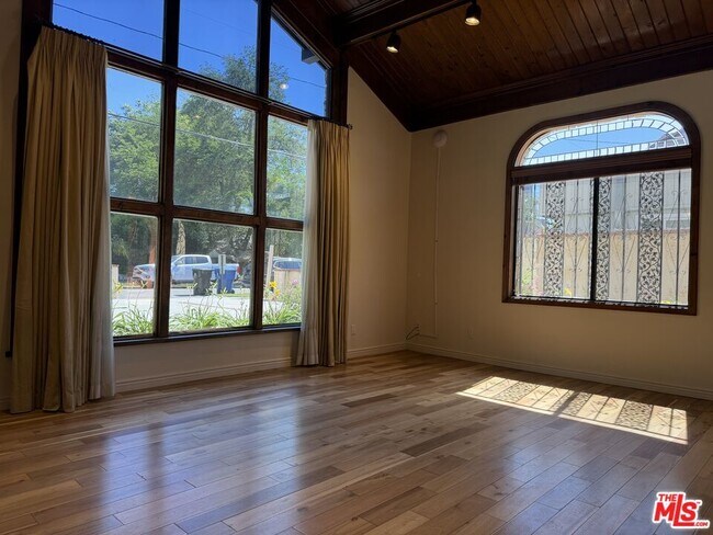 Foto del edificio - 12841 Landale St