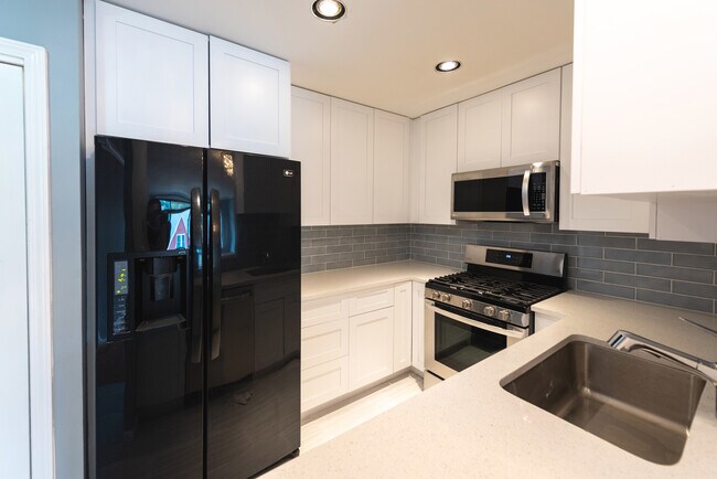 Foto del edificio - 6060 N Ridge Ave