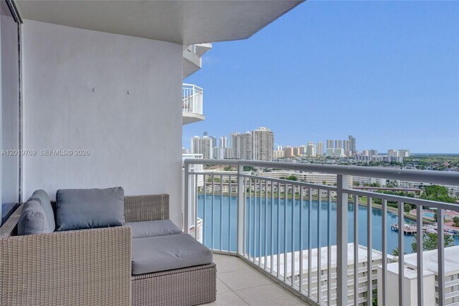 Foto del edificio - 18021 Biscayne Blvd