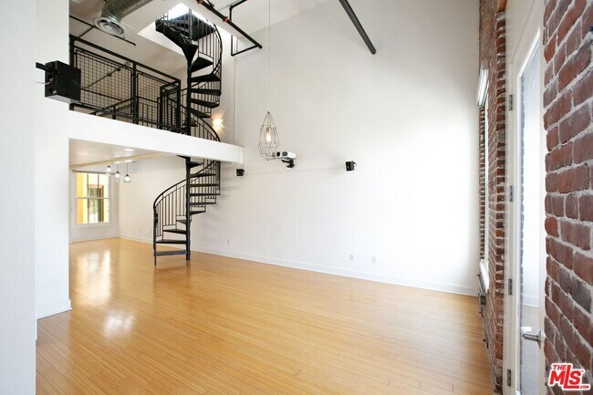 Building Photo - 253 S Broadway