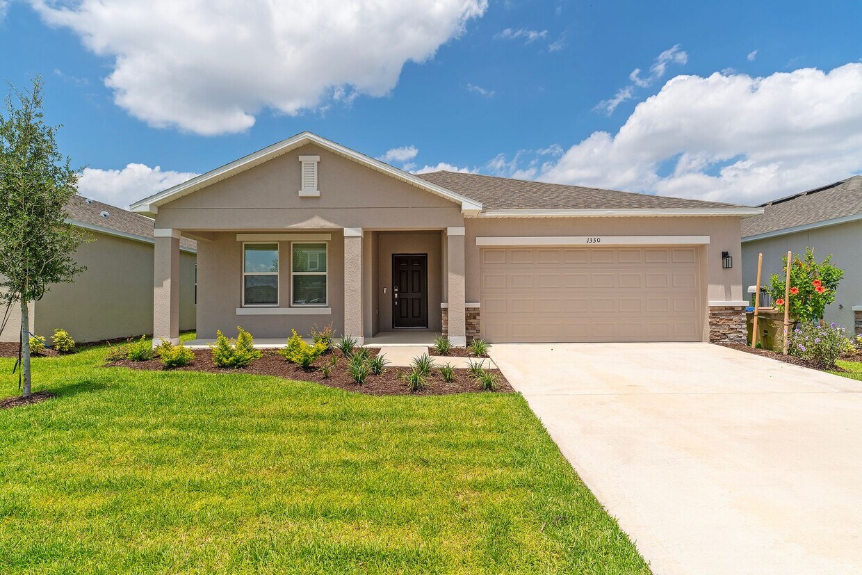 Foto principal - Almost New 4/3.5 Home with Waterview and 2...