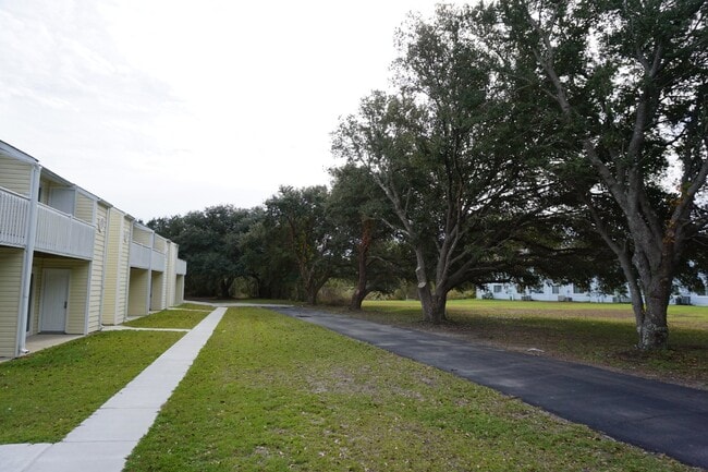 Building Photo - 2BR/1BA Beautiful Condo in Hampstead off S...