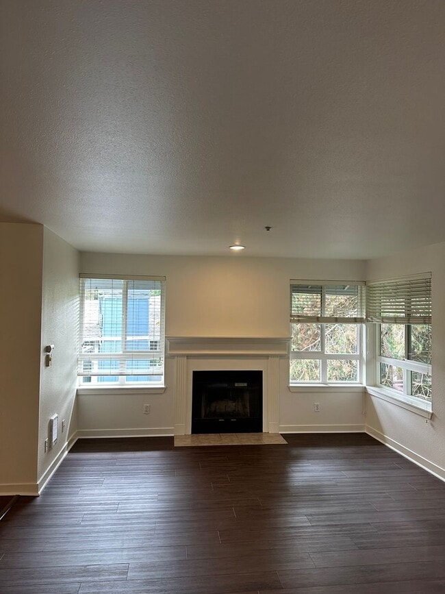 Building Photo - Nice 2 bed / 1 bath Condo in Bothell!