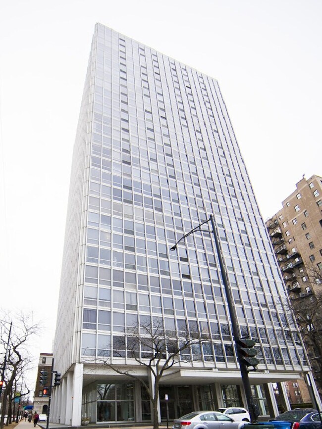 Building Photo - 2400 N Lakeview Ave