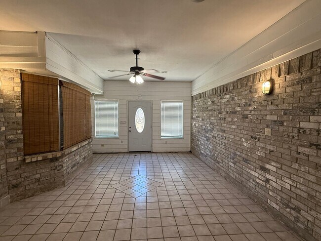 Building Photo - 12539 F Bar Dr