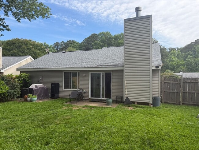 Building Photo - REDWING_Three Bedroom One Bath House