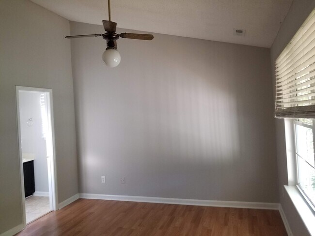 Foto del edificio - 1117 Cotten Farm Dr