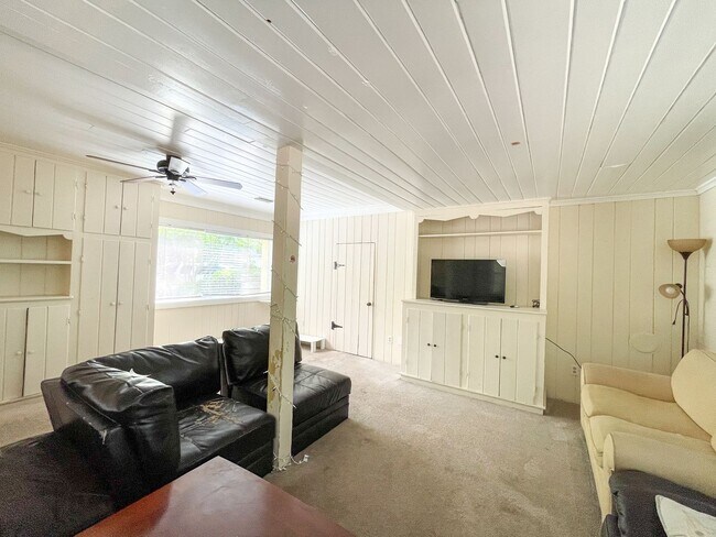 Building Photo - 740 NW 20th St