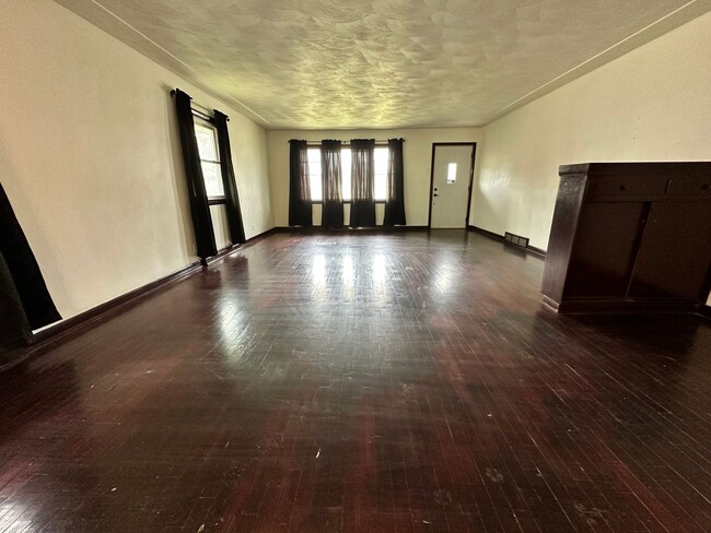 Building Photo - Two Bedroom House in Battle Creek