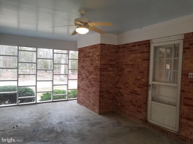 Foto del edificio - 8685 Ironsides Rd