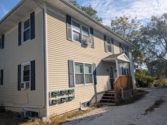 Building Photo - 422 N Sheldon St