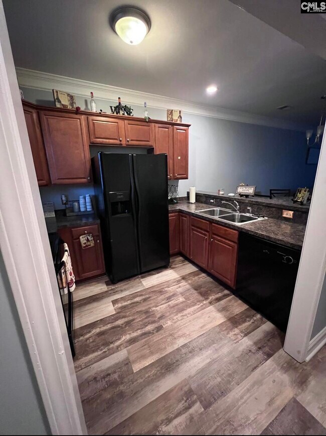 Building Photo - 741 Forest Dr