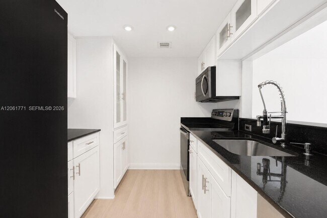 Building Photo - 7601 E Treasure Dr