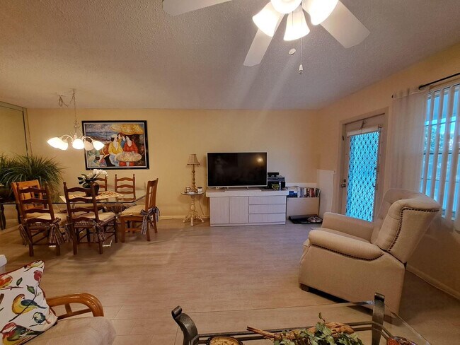 Foto del edificio - 336 Oakridge S