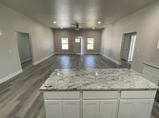 Building Photo - Beautiful 4 bedroom 2 Bath Home In Silo School District