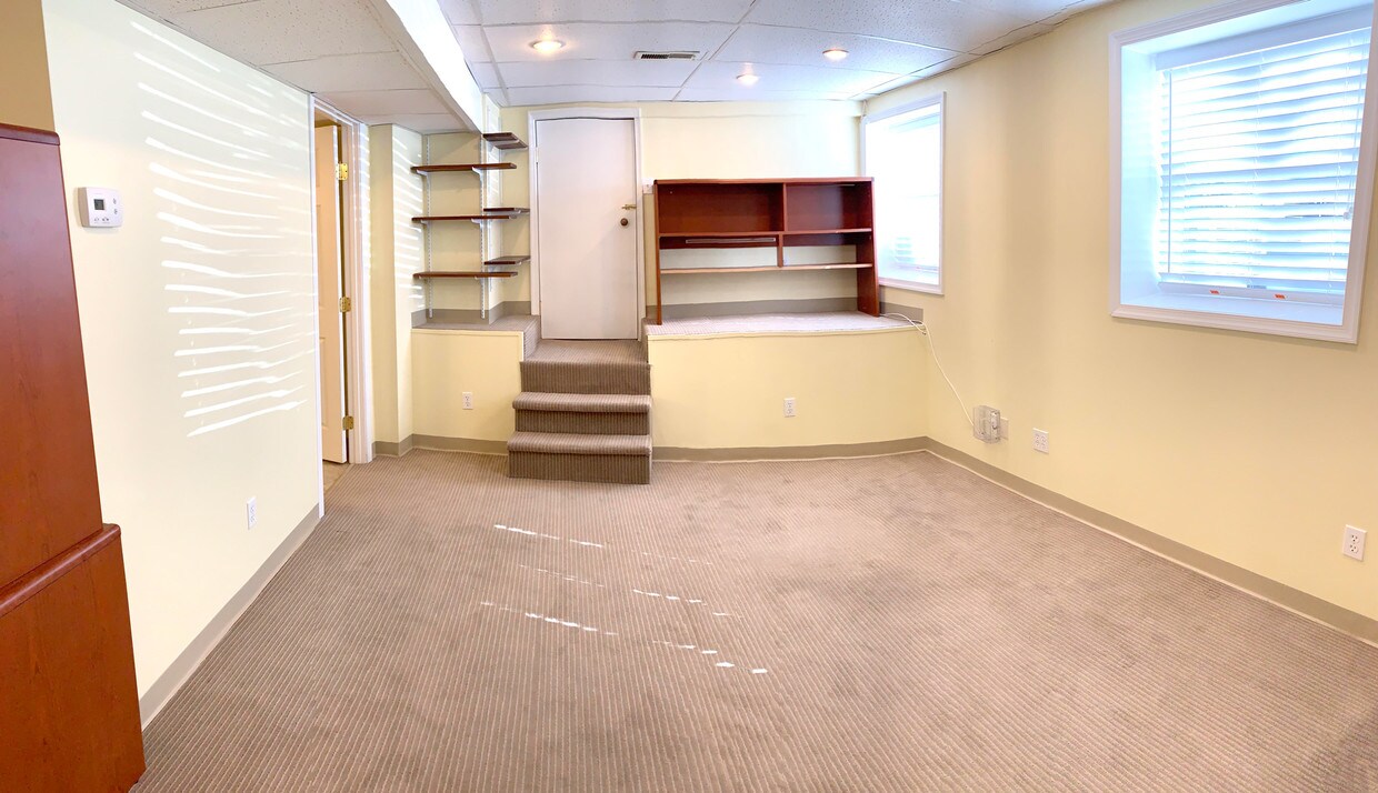 Building Photo - 731 Deepdene Rd