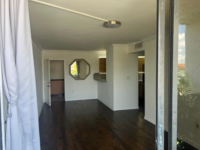 Foto del edificio - 8145 NW 7th St