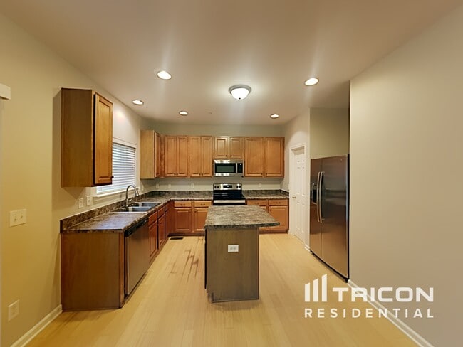 Building Photo - 4620 Van Leer Ct