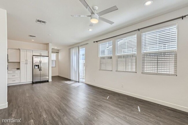 Building Photo - 3 br, 2.5 bath House - 3218 W Glendale Ave...